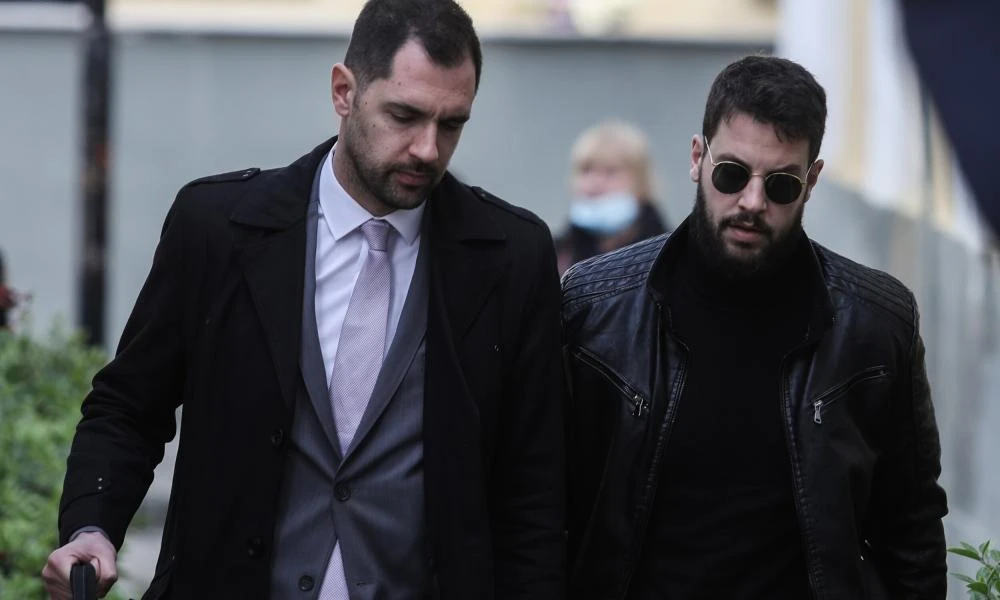 Πρώην συμμαθητής Μάνου: "Είναι επιδειξιομανής και μυθομανής"